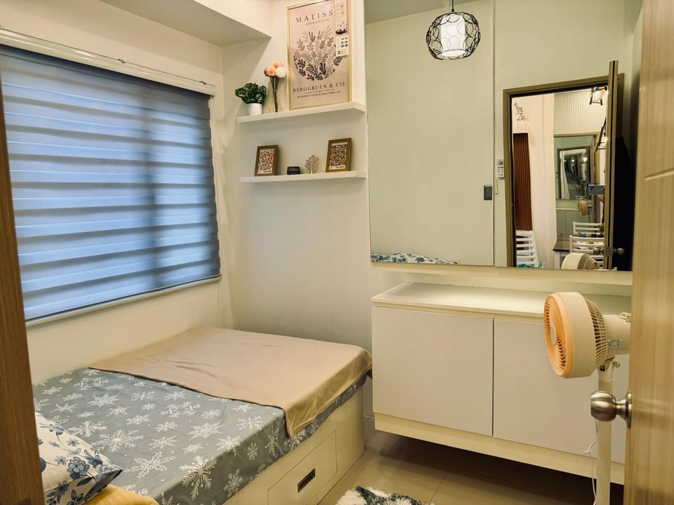 Bed, Photo of the whole room