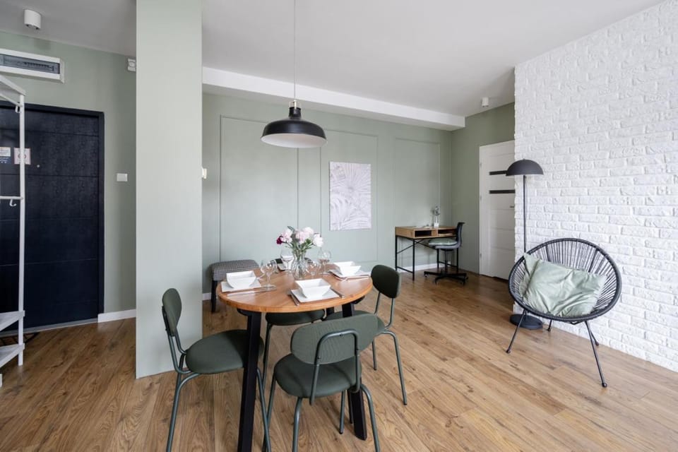 Łódź Business Suite - Terrace, Parking, Workspace - by Rentujemy Apartment in Poland