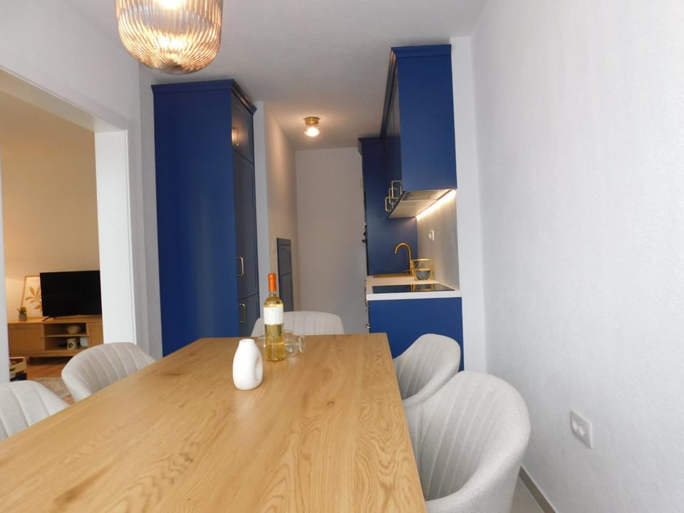 Kitchen or kitchenette, Seating area