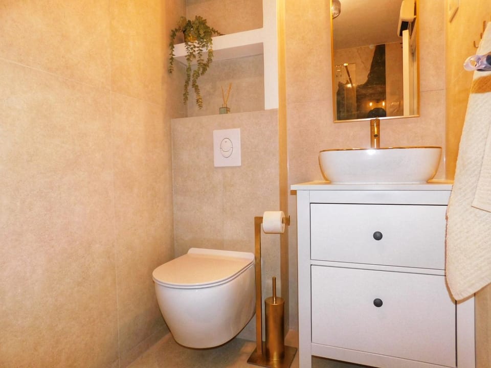 Toilet, Bathroom