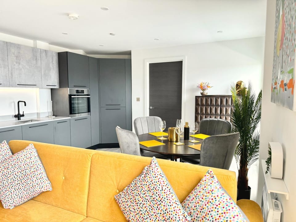 Dining area, kitchen