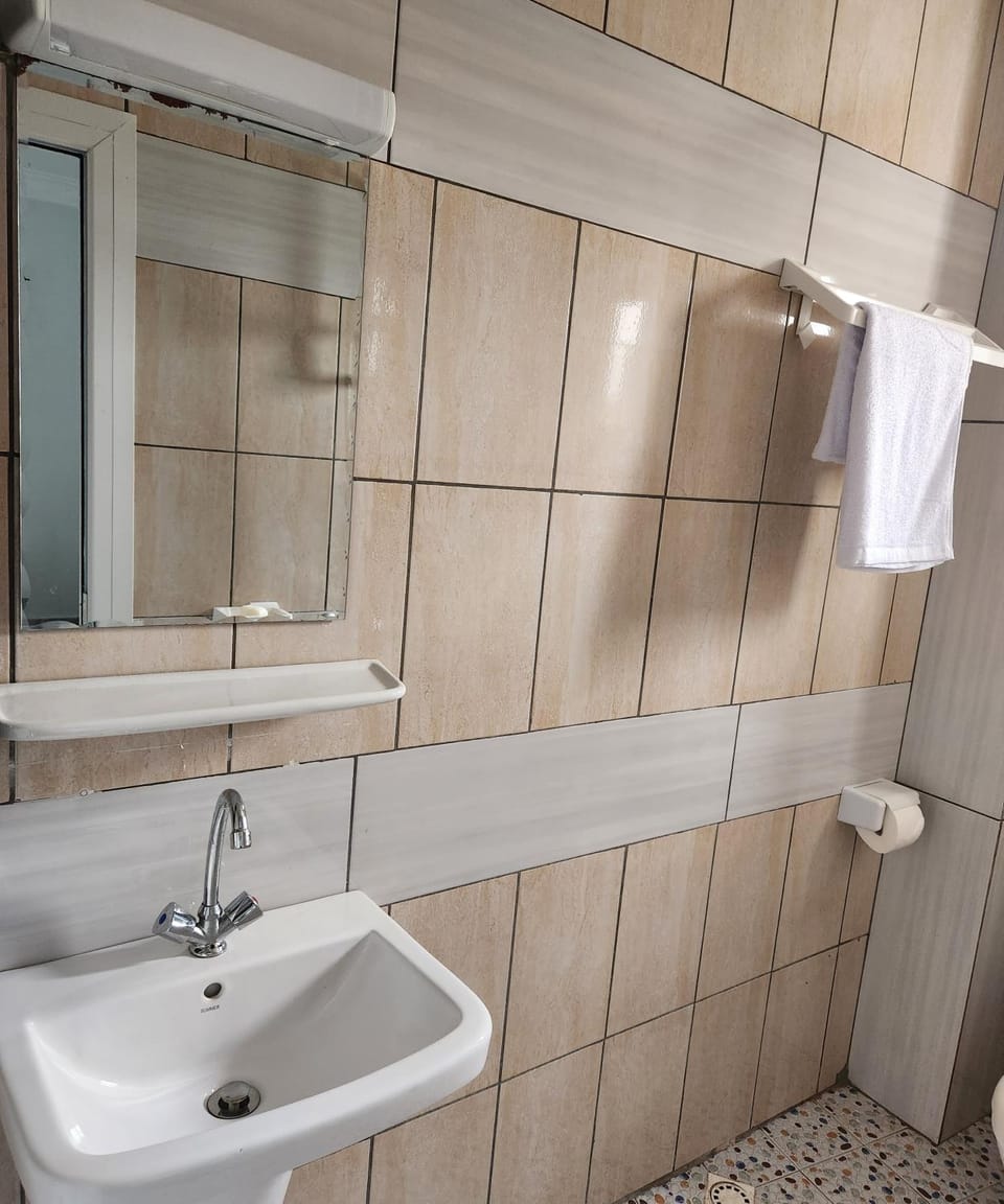 Magnifique appartement haut standing à Kotto, calme, propre, securise avec groupe electrogene et wifi Apartment in Douala