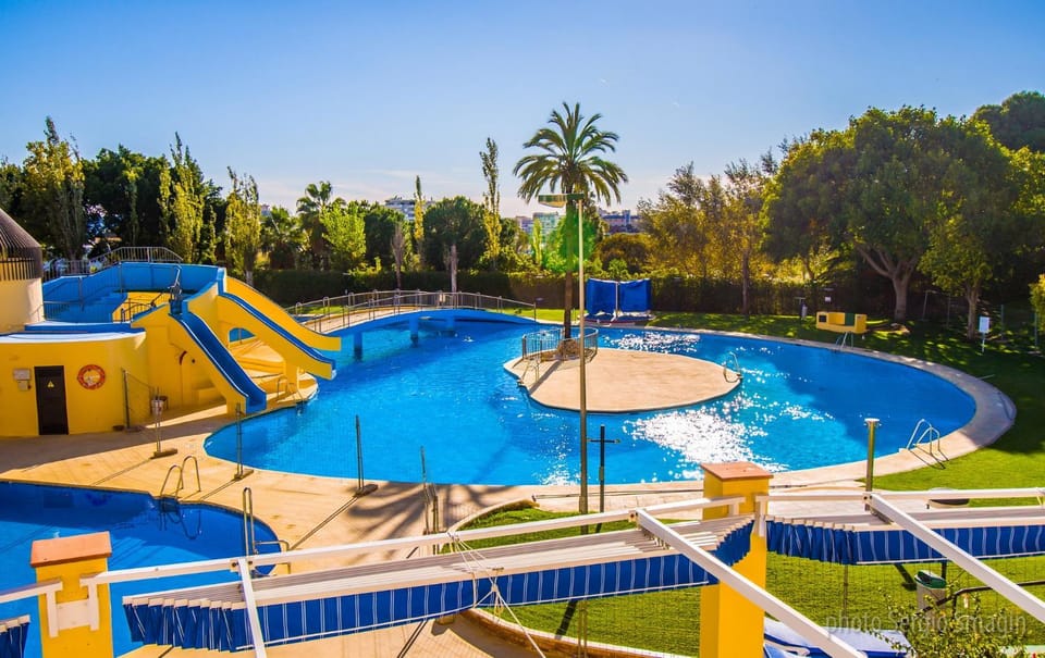Day, Swimming pool