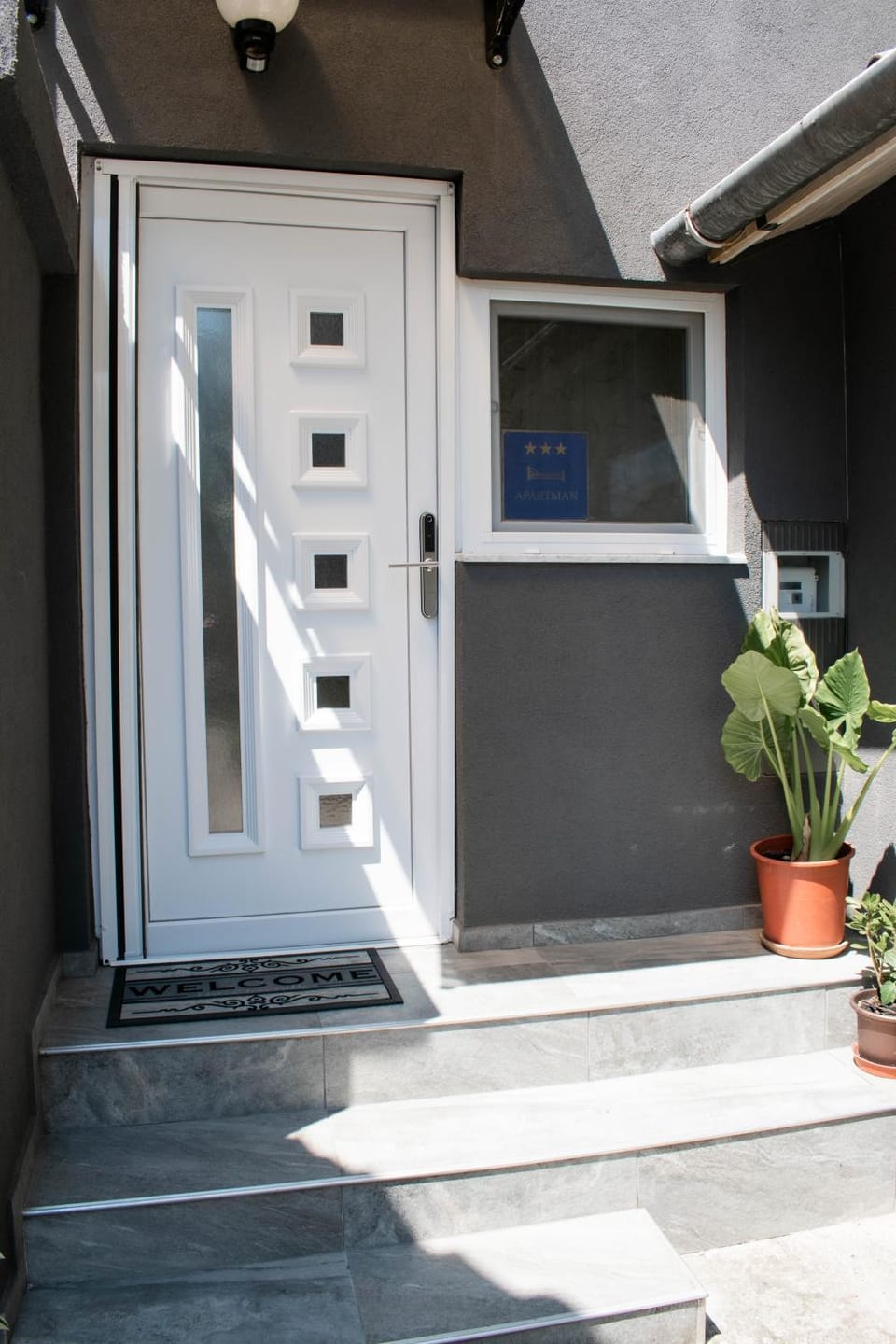 Facade/entrance