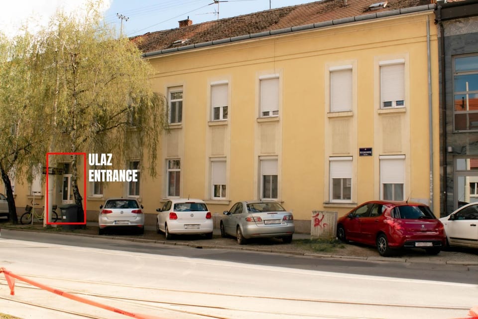 Property building, Day, Neighbourhood, Street view, Location, Parking