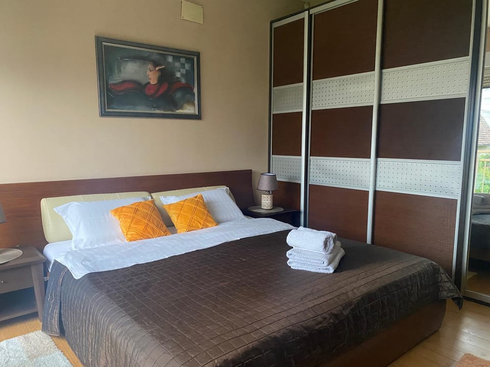 Bed, Photo of the whole room, Bedroom, towels, wardrobe