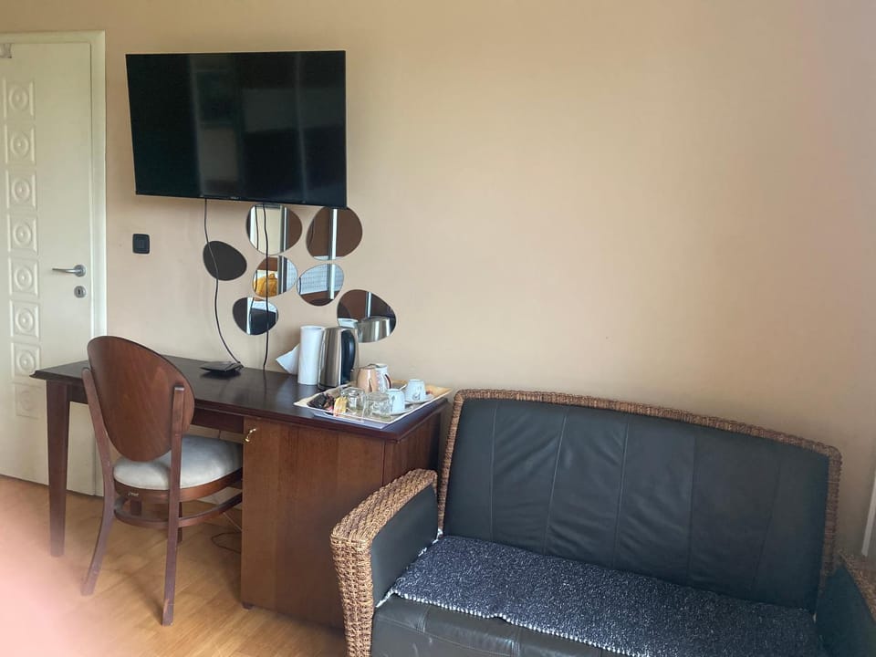 TV and multimedia, Seating area
