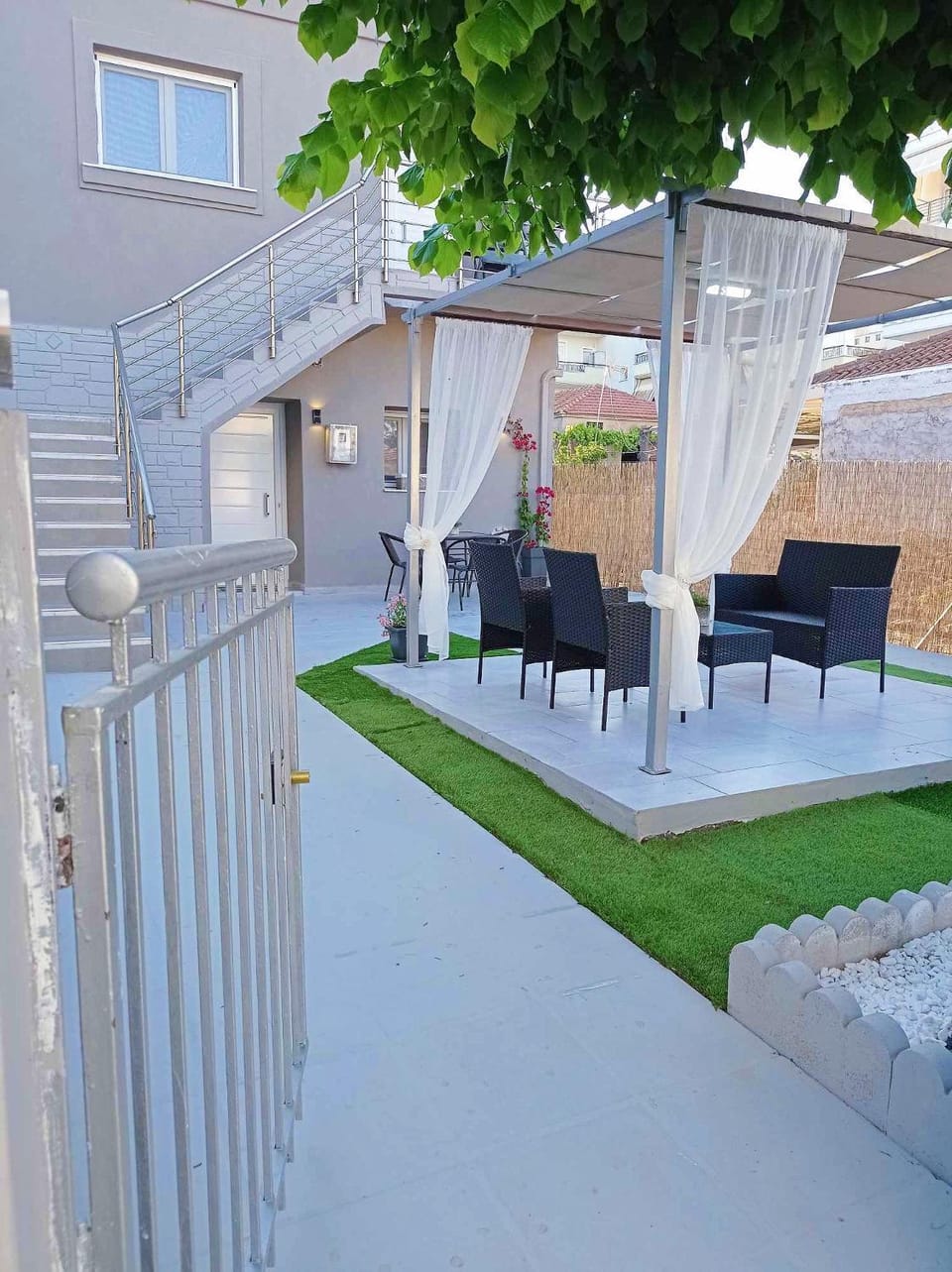 Property building, Spring, Day, Garden, View (from property/room), Balcony/Terrace, Living room, Seating area, Garden view