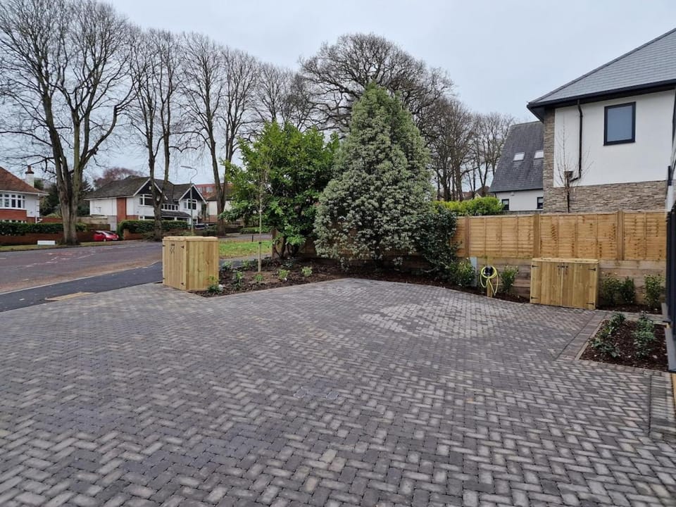 3 bed luxury new house walk to beach shops bars House in Christchurch