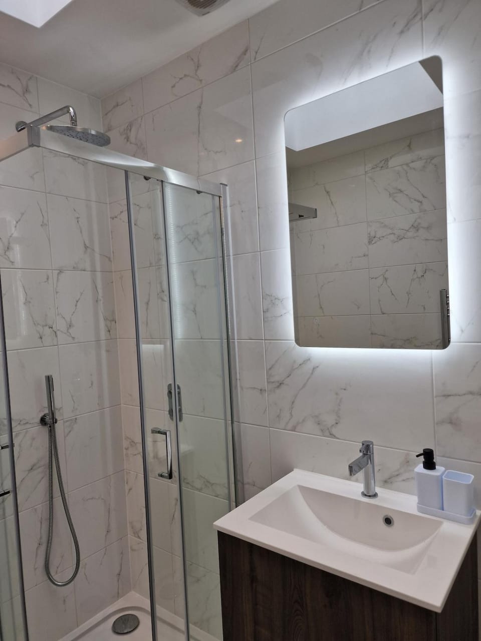 3 bed luxury new house walk to beach shops bars House in Christchurch