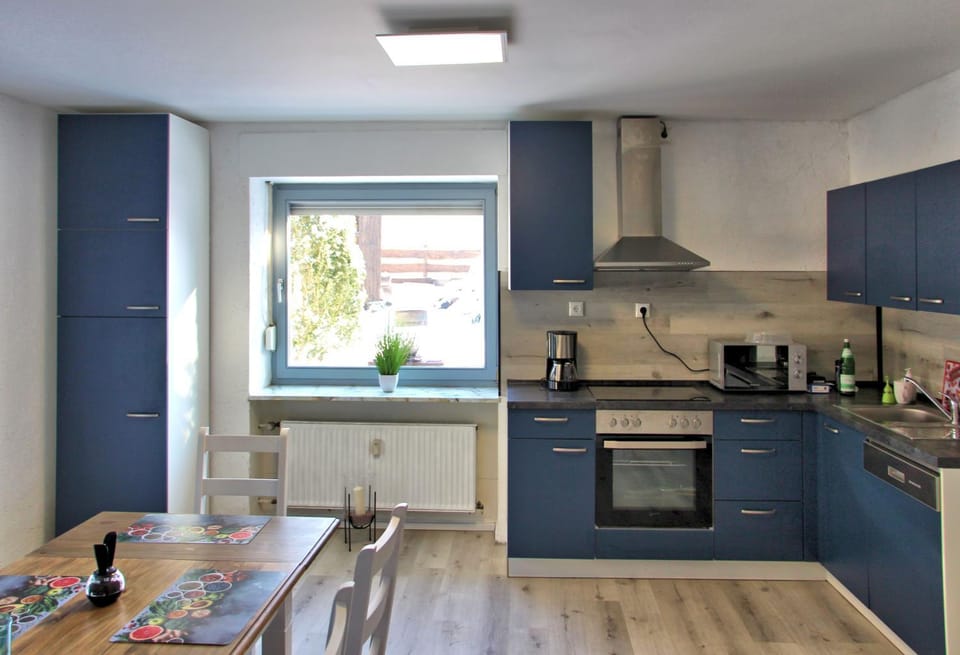 Kitchen or kitchenette, Dining area, dishwasher, minibar, pet friendly