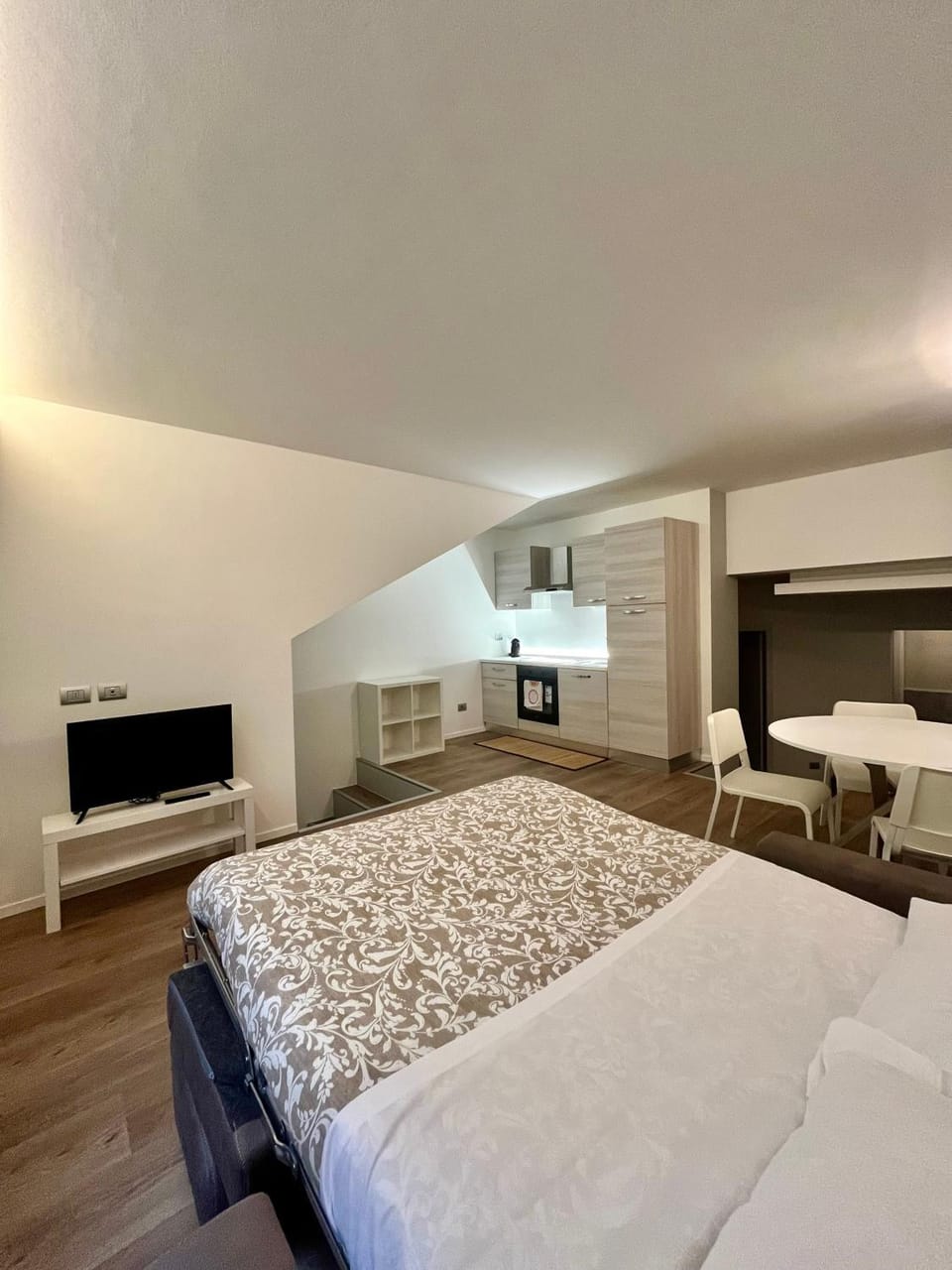TV and multimedia, Living room, Photo of the whole room, Seating area