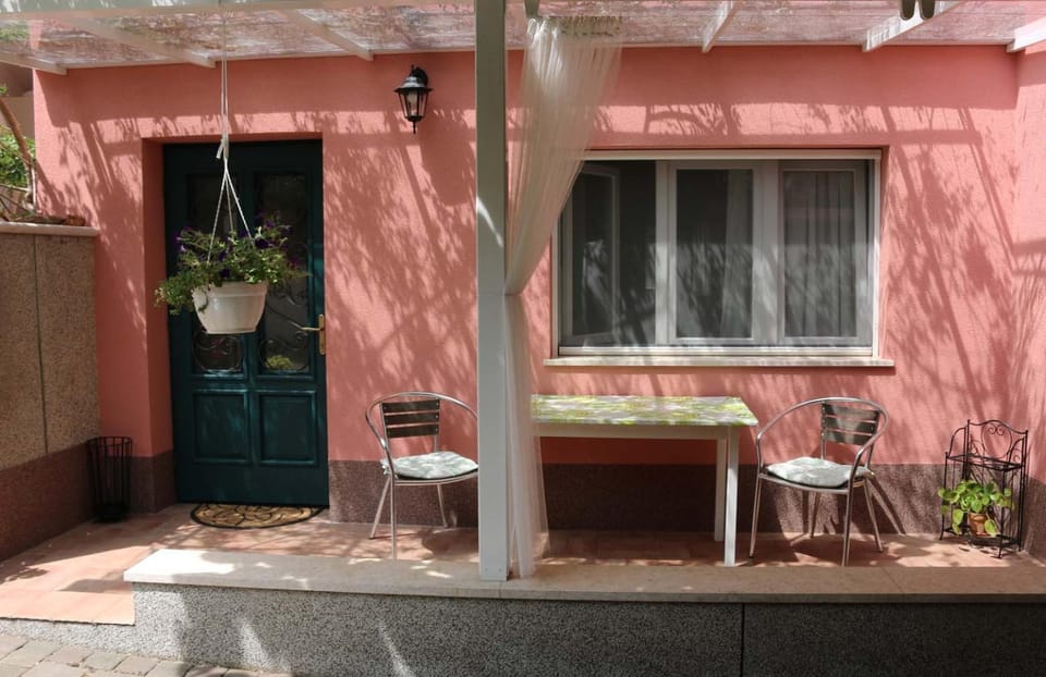 Patio, Day, Balcony/Terrace