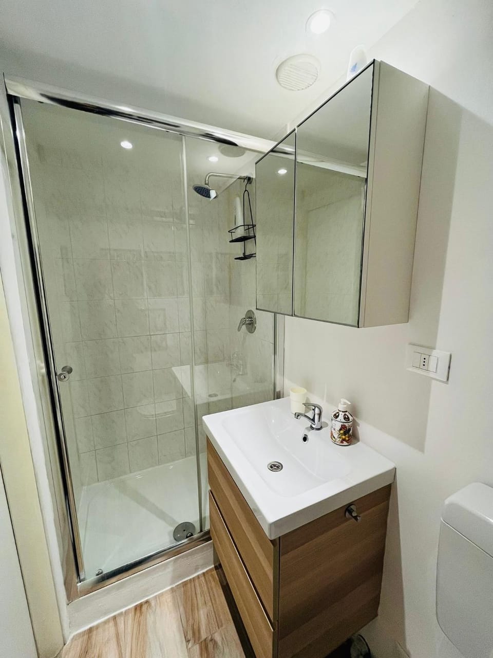 Shower, Toilet, Bathroom, Bath, towels