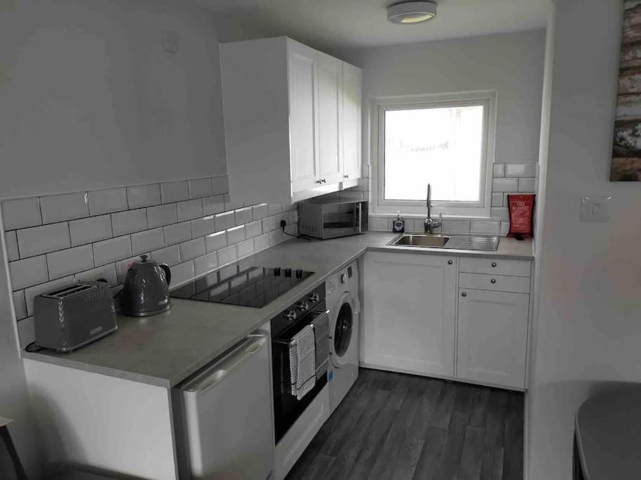 California Sands - 2 x Modern Two Double Bedroom Chalets - short stroll to the beach - nr Great Yarmouth & Norfolk Broads House in England