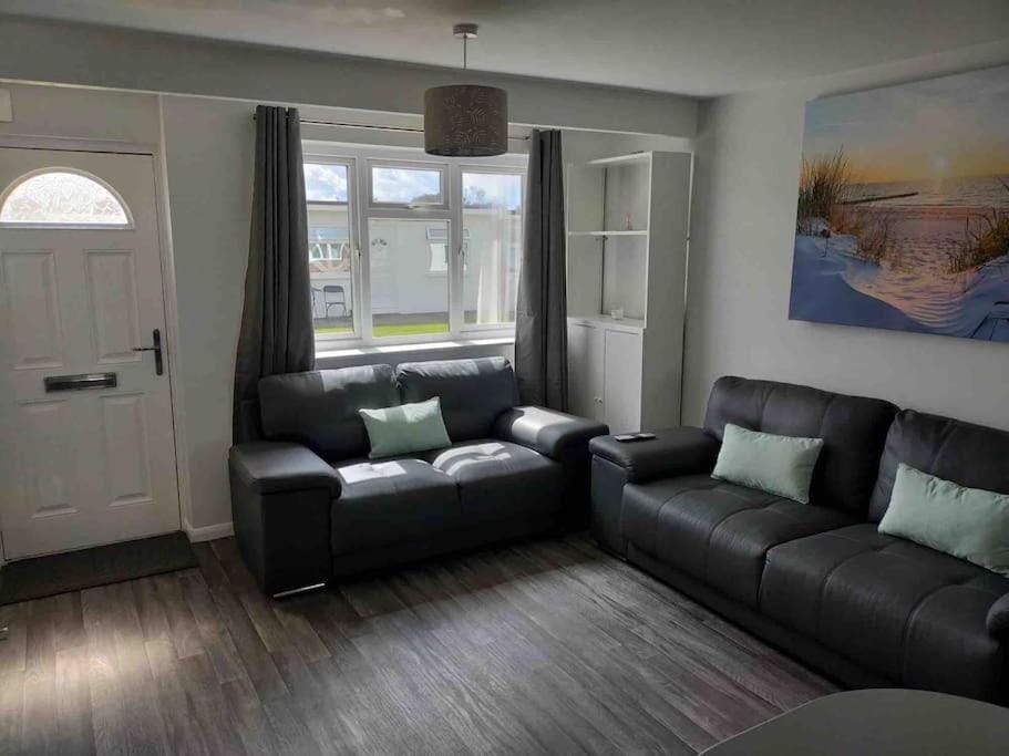 California Sands - 2 x Modern Two Double Bedroom Chalets - short stroll to the beach - nr Great Yarmouth & Norfolk Broads House in England