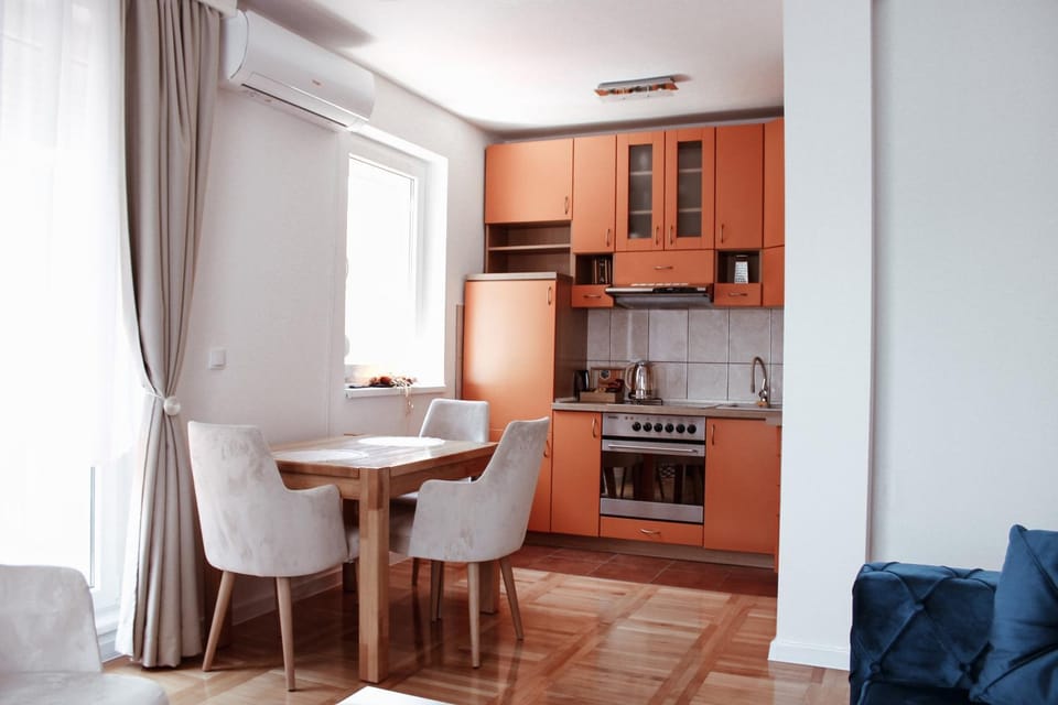 Dining area, kitchen