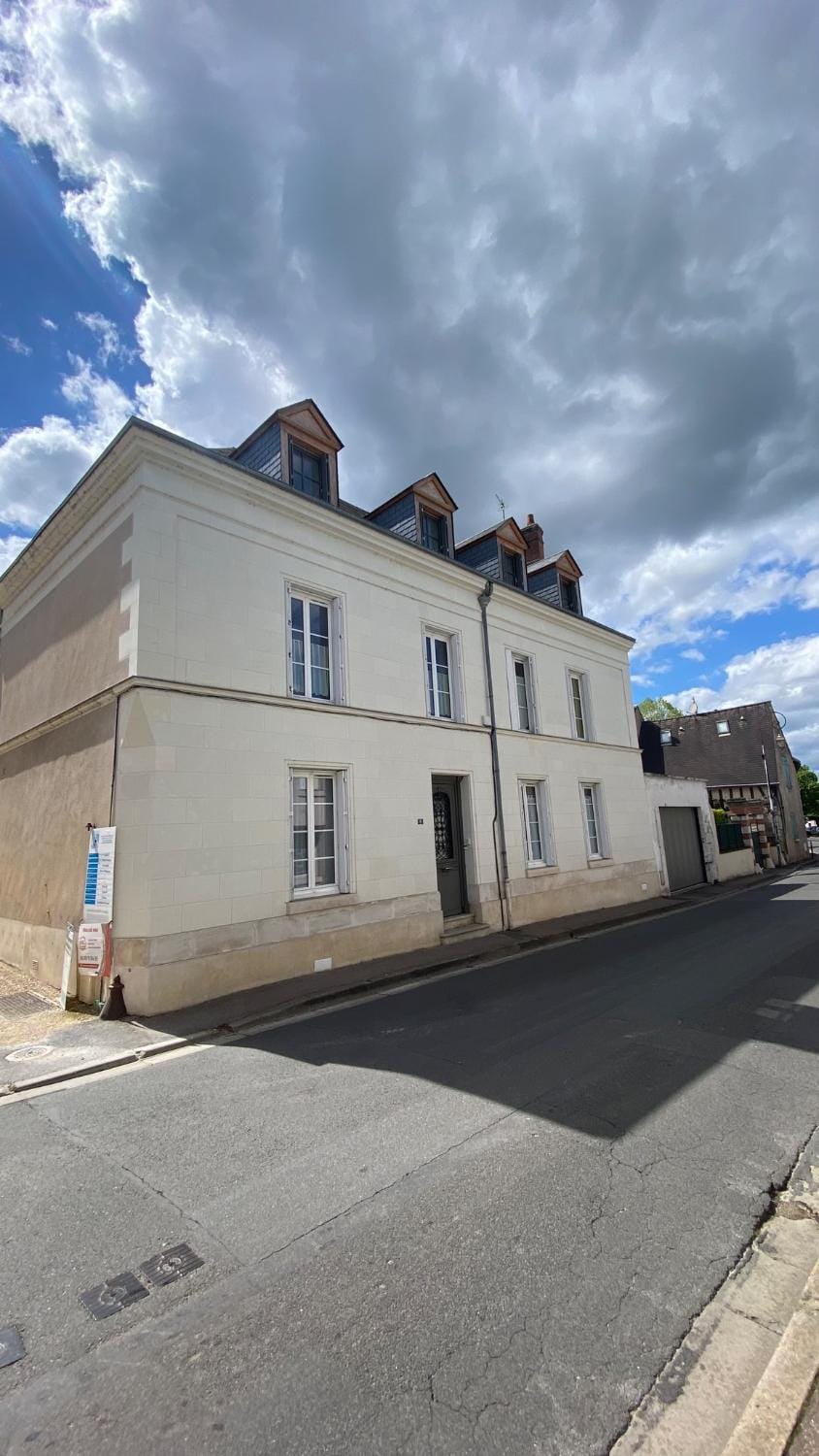 Property building, Street view
