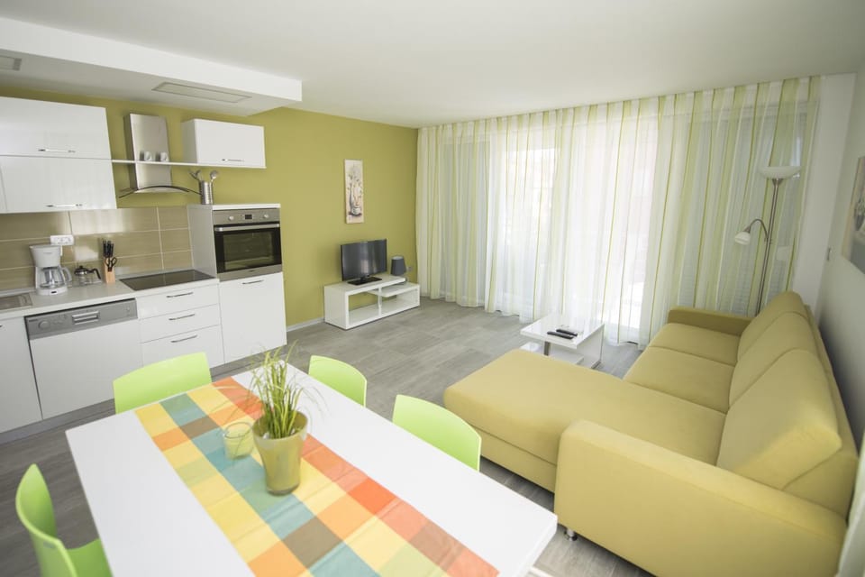 Day, Living room