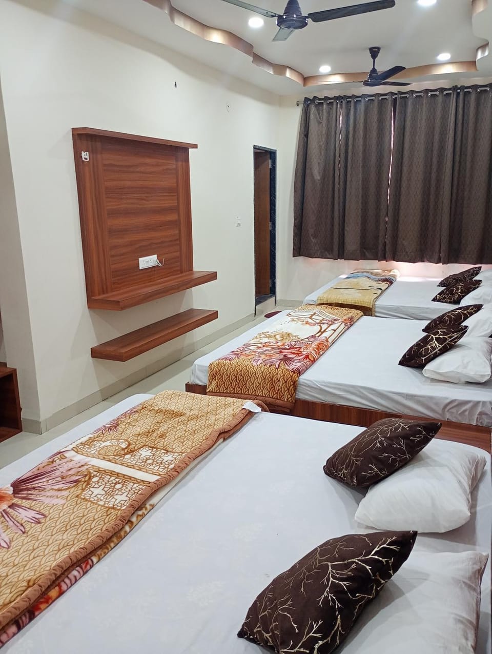 Hotel Barsana Palace, Near Mahakal Temple- 200 meter Hotel in India