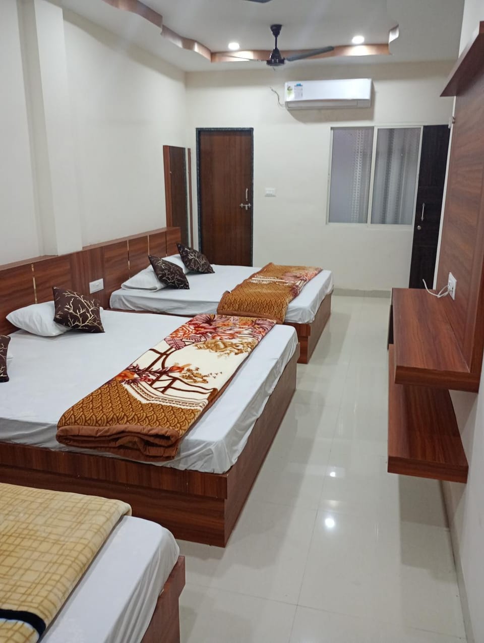 Hotel Barsana Palace, Near Mahakal Temple- 200 meter Hotel in India