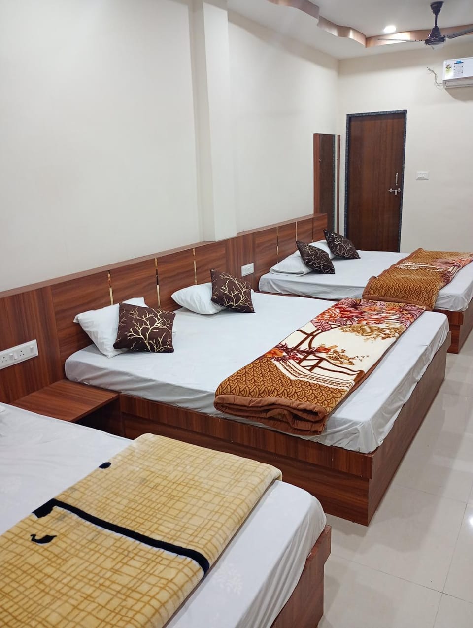 Hotel Barsana Palace, Near Mahakal Temple- 200 meter Hotel in India