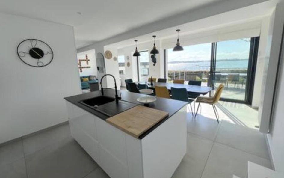 Kitchen or kitchenette, Sea view