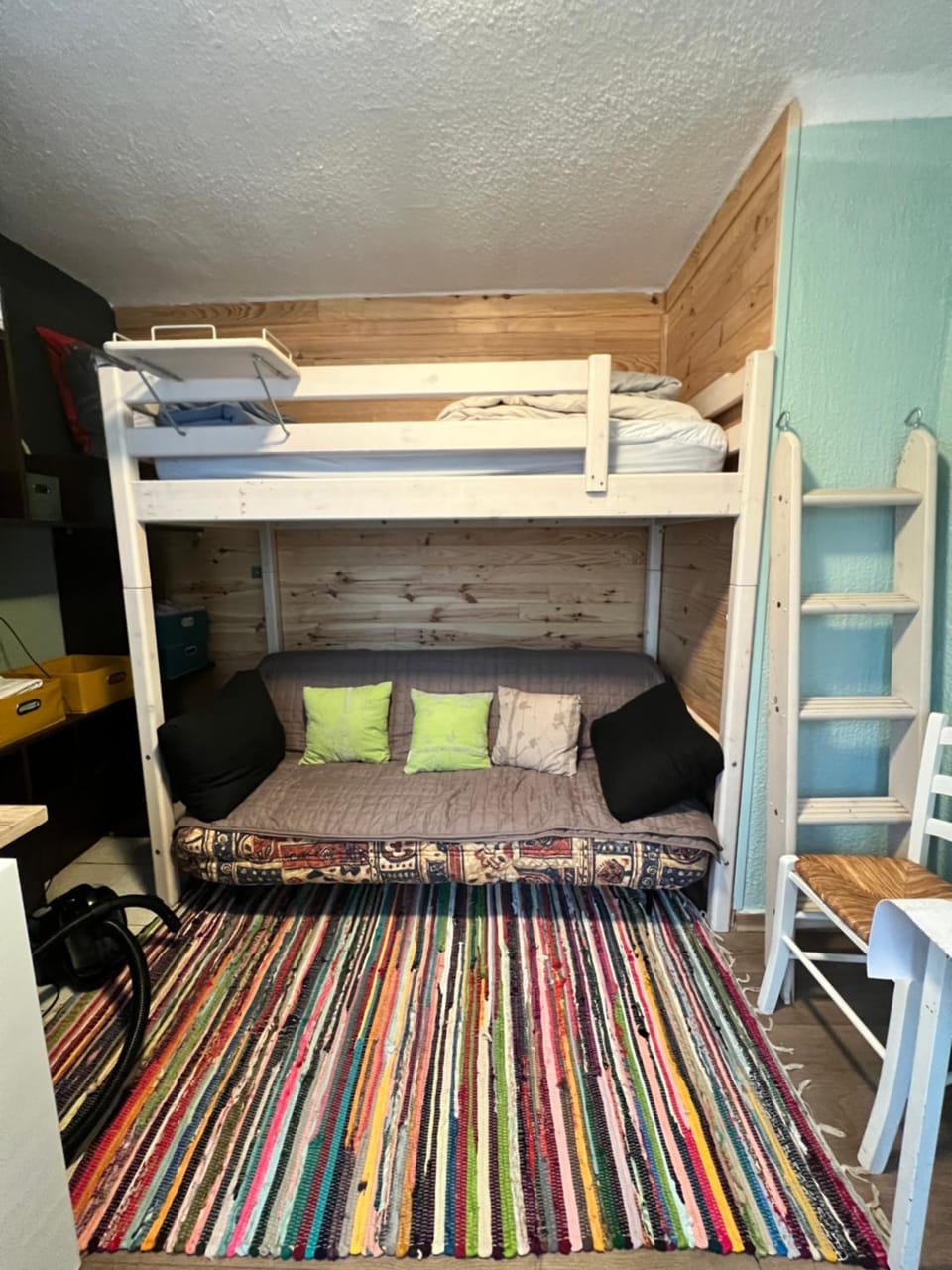 Bed, Living room, Bedroom, bunk bed