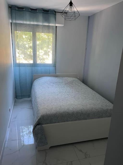 Logement rénové gare St Charles Apartment in Marseille