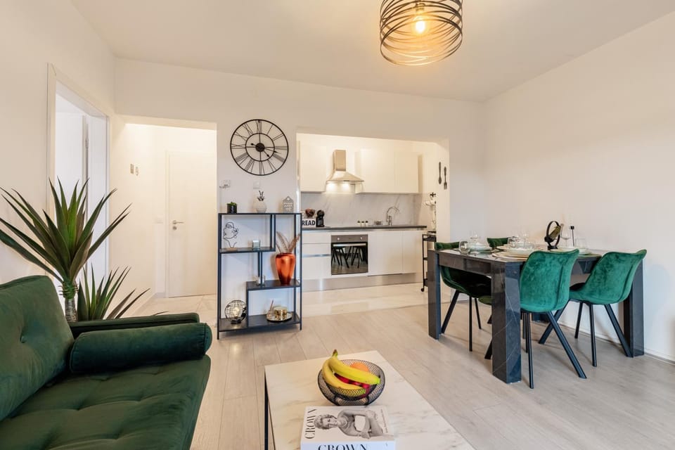 Kitchen or kitchenette, Living room, Seating area, Dining area, dishwasher
