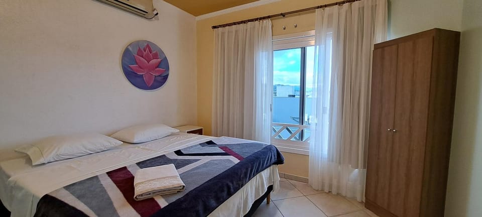 Bed, Photo of the whole room, Bedroom, air conditioner