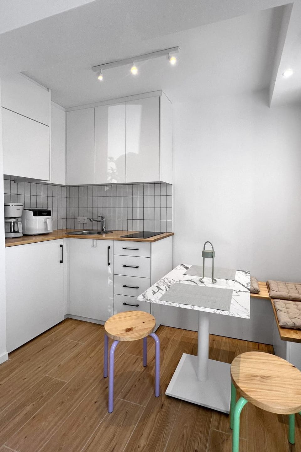 Coffee/tea facilities, Kitchen or kitchenette, Dining area