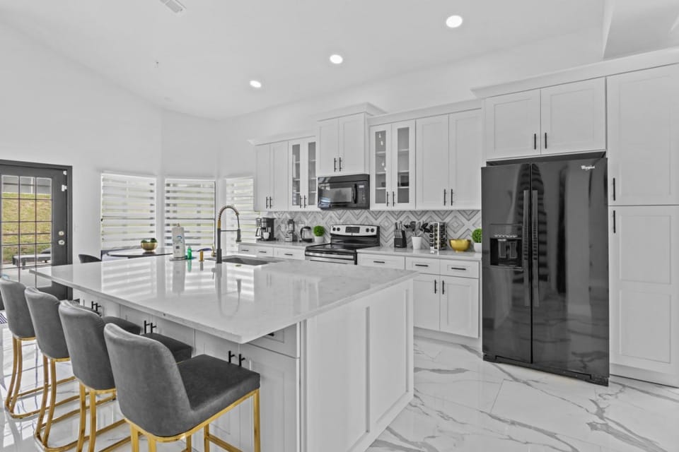 Coffee/tea facilities, Kitchen or kitchenette, Dining area, dishwasher, minibar, pet friendly, stove, toaster