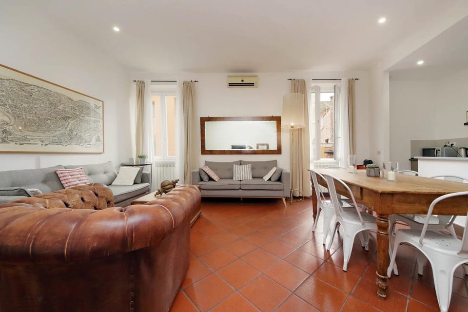 Pantheon 2 Bedrooms Apartment in Rome