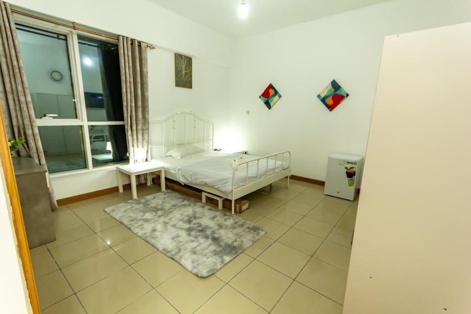 Relaxing Master Room for rent in Dubai Marina Apartment hotel in Dubai