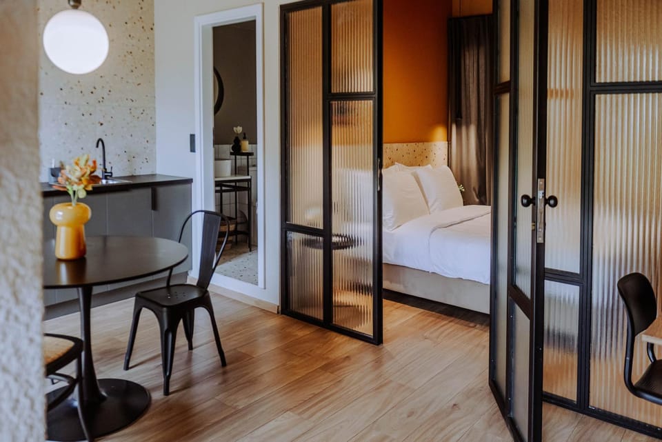 Kitchen or kitchenette, Photo of the whole room, Dining area, Bedroom