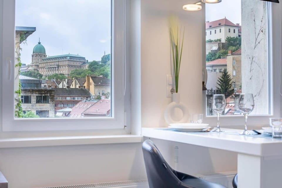 Castle View - NEW - Romantic Apartment in Budapest
