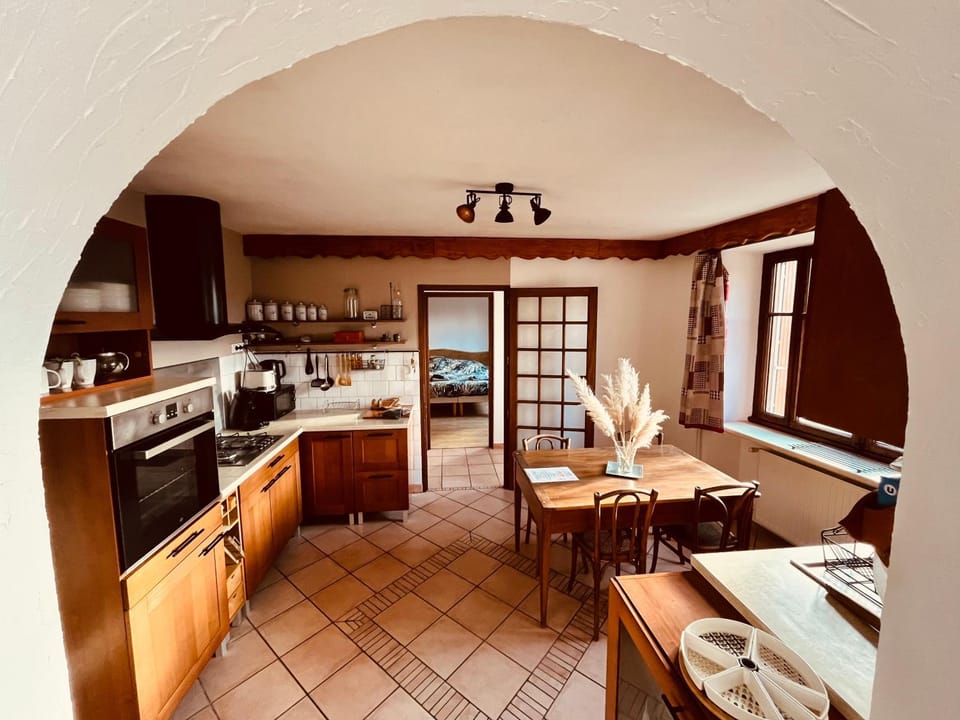 Kitchen or kitchenette, Dining area, dishwasher, oven, pet friendly, stove, toaster