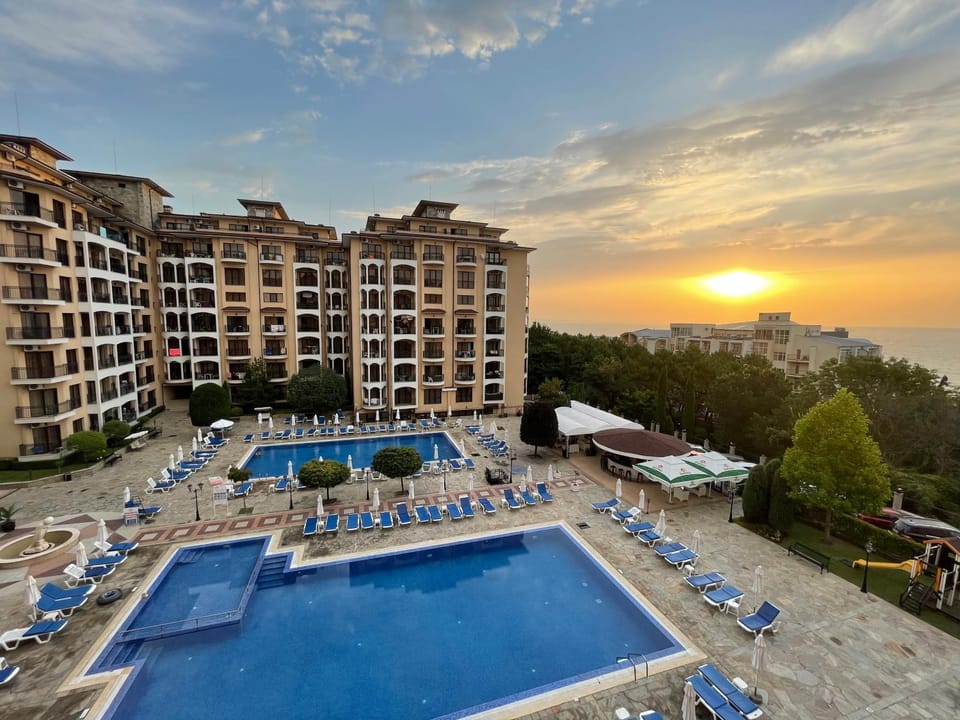 Balcony/Terrace, Swimming pool