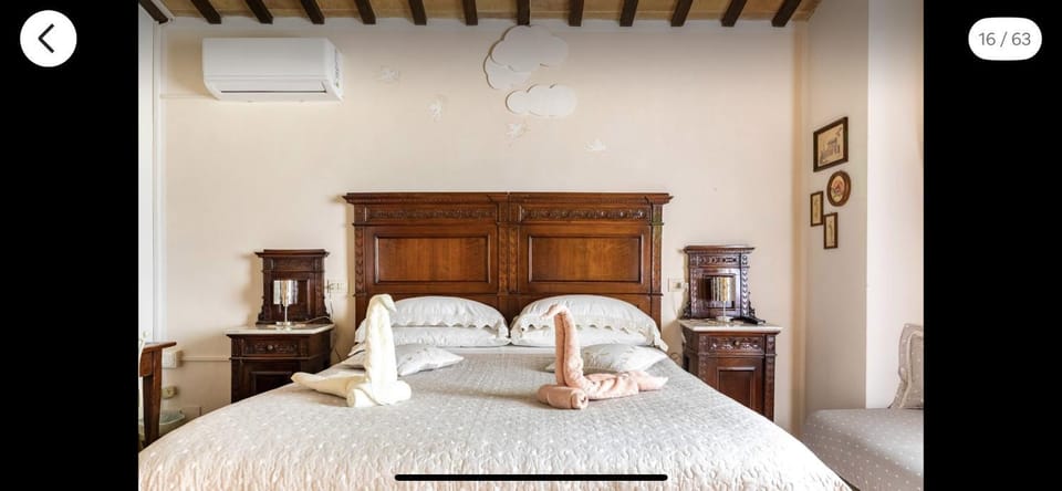 Bed, Bedroom, towels, air conditioner