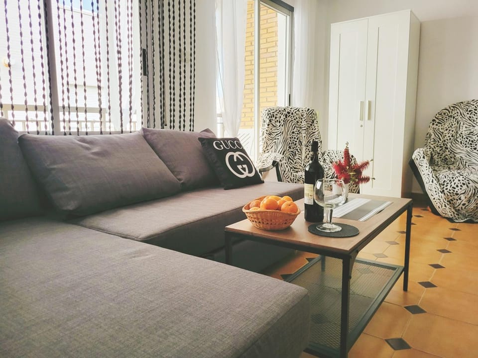 Communal lounge/ TV room, Living room, Seating area