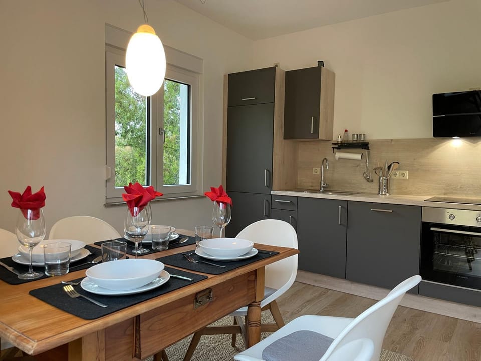 Dining area, kitchen