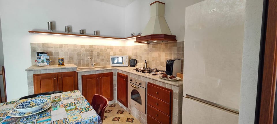 Kitchen or kitchenette, Dining area, minibar, pet friendly, washing machine, kitchen