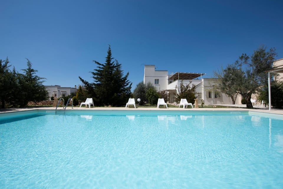 Swimming pool, sunbed