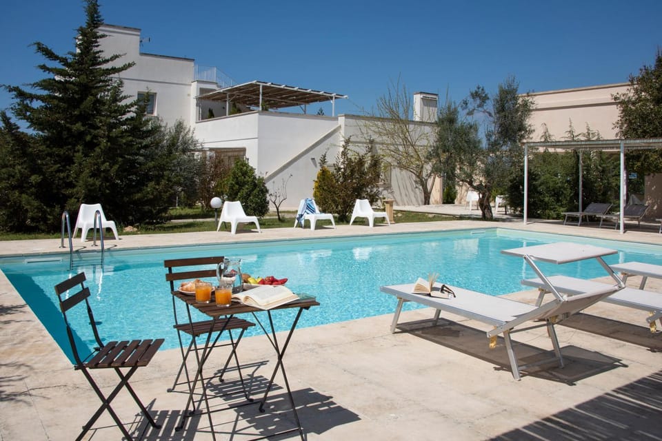 Swimming pool, sunbed