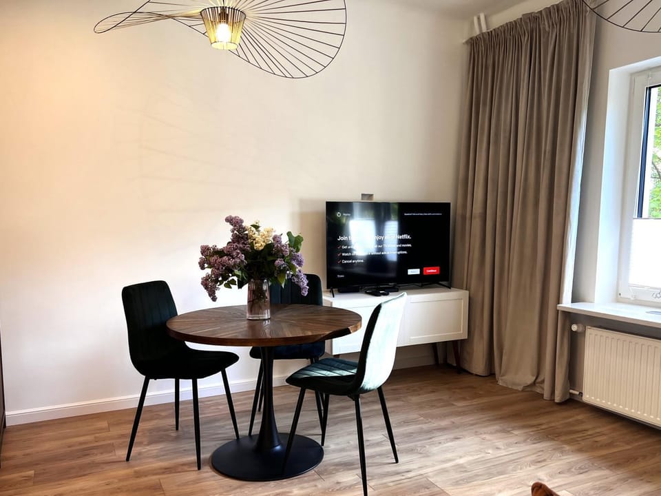 TV and multimedia, Living room, Dining area