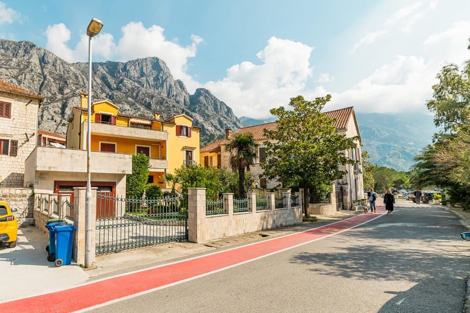 Property building, Patio, Patio, Garden view, Parking