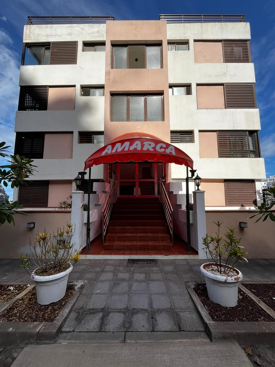 Property building, Facade/entrance