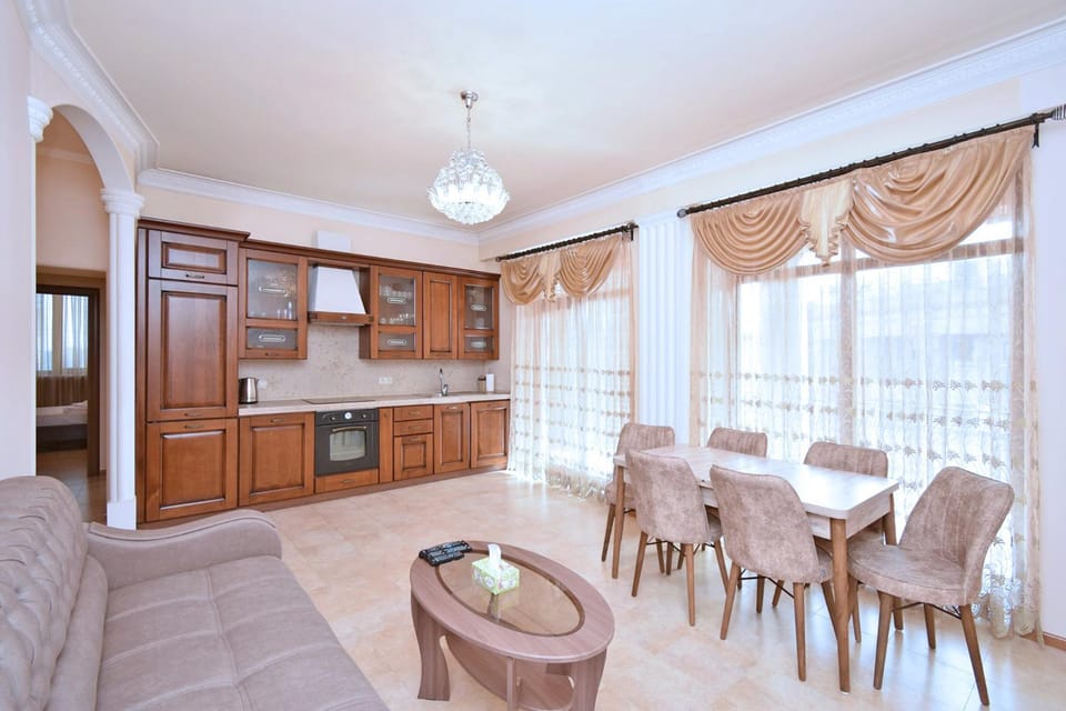 Kitchen or kitchenette, Living room, Seating area, Dining area, minibar, pet friendly, stove