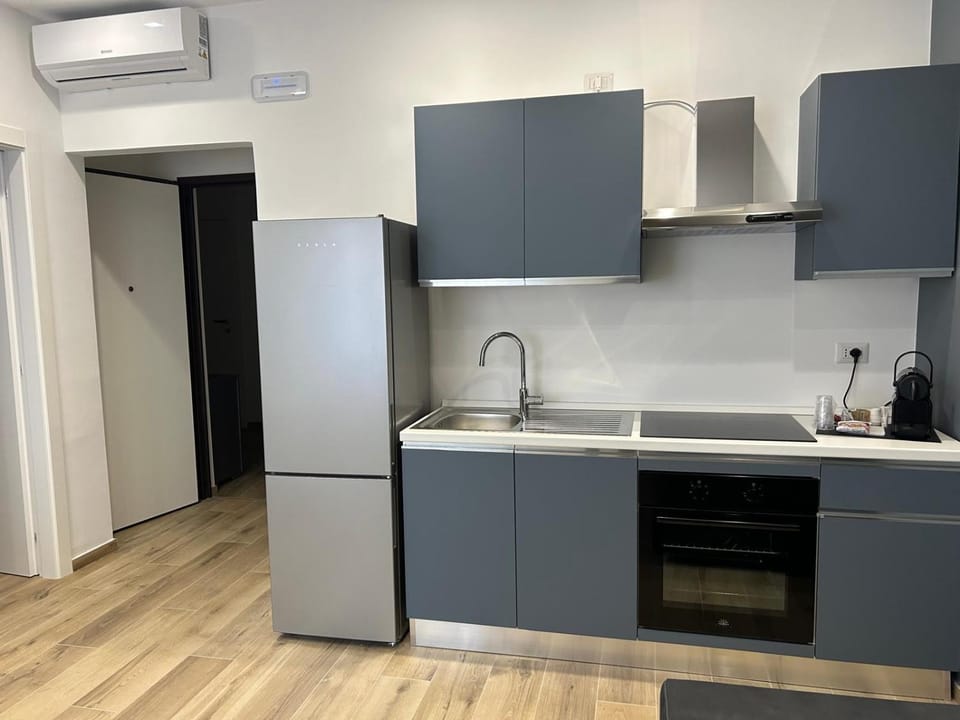 Kitchen or kitchenette, oven